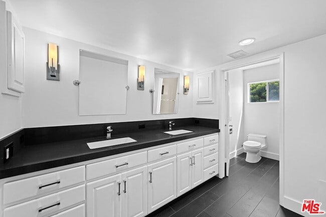Building Photo - 17088 Palisades Cir