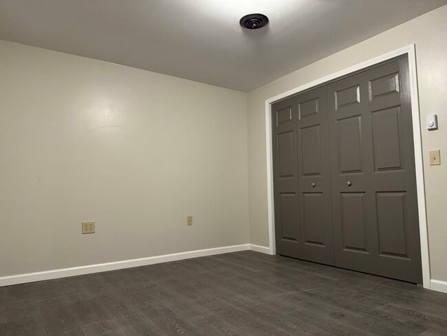 Building Photo - 355 S Main St