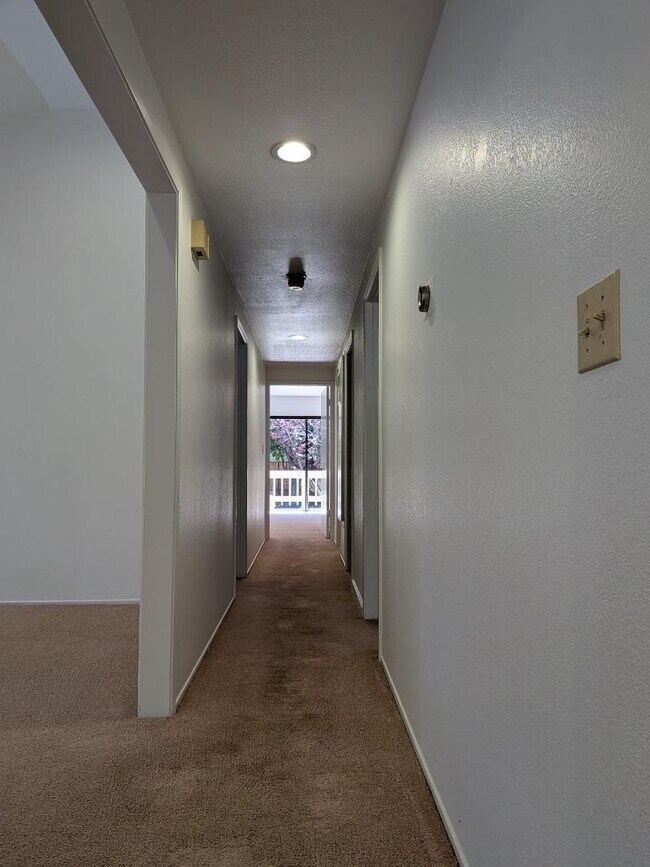 Building Photo - 217 Ada Ave