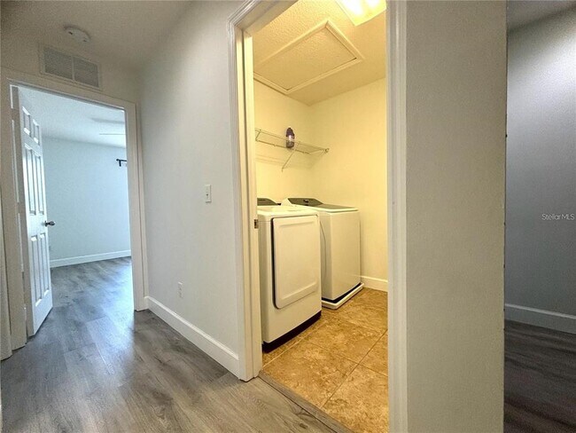 Building Photo - 1041 Honey Blossom Dr