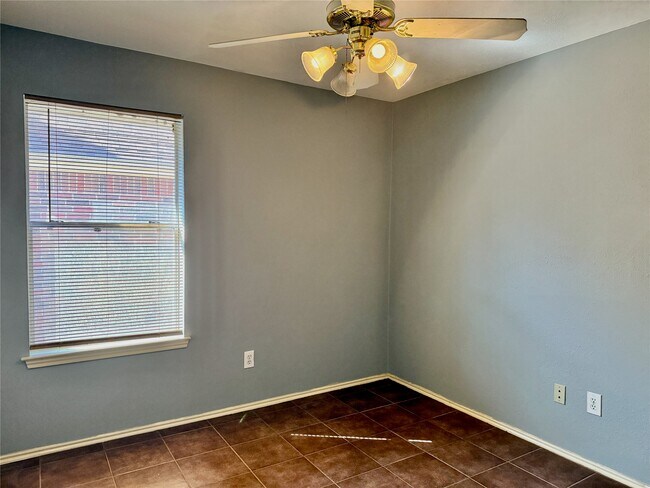 Building Photo - 5218 Hill Timbers Dr