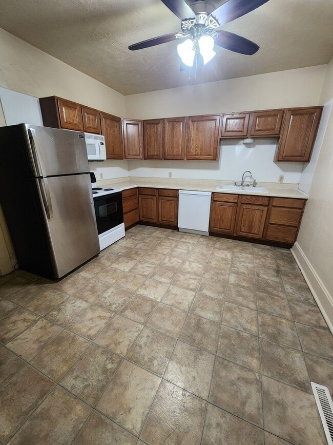 Building Photo - 1525 2nd St