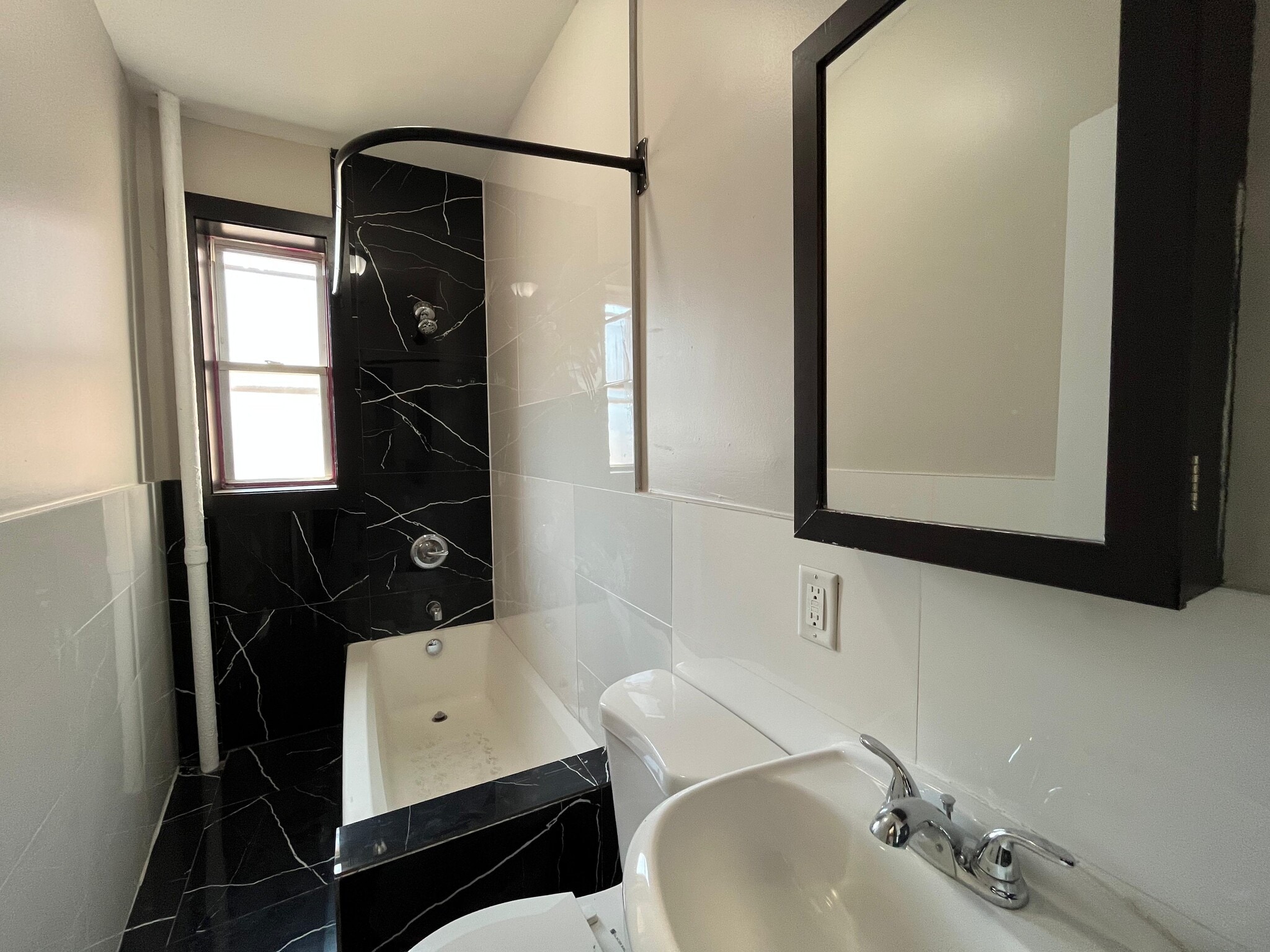 Building Photo - 104 Belmont Ave