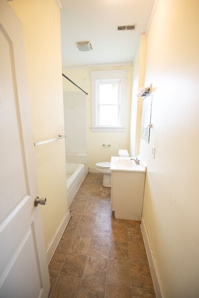 Building Photo - 805 S Sprigg St