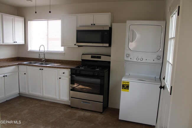 Building Photo - 5656 Sun Valley Dr