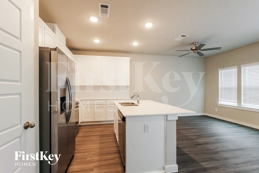 Building Photo - 373 N Centro Cir
