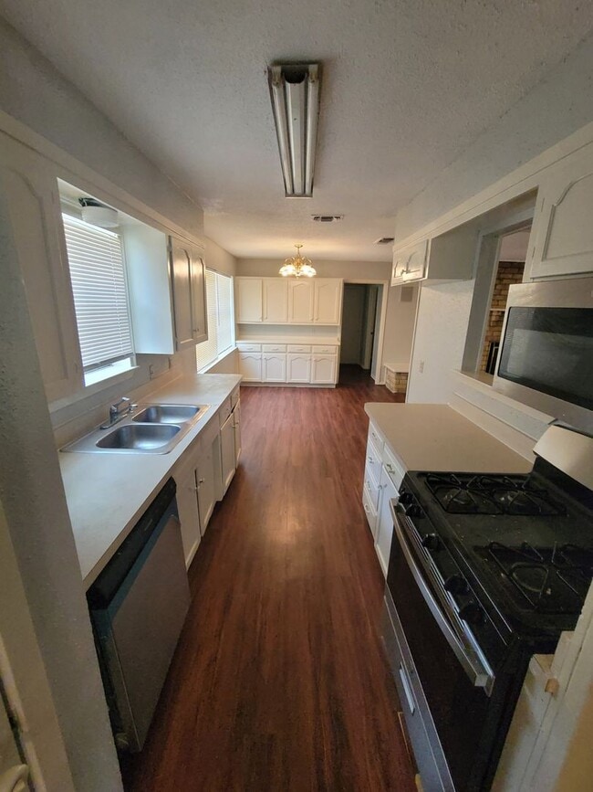 Building Photo - Location....Location....Location....