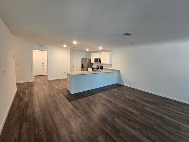 Building Photo - 736 Dylan Ct