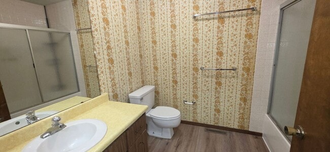 Building Photo - 2000 Square feet Duplex Southeast!  $1195