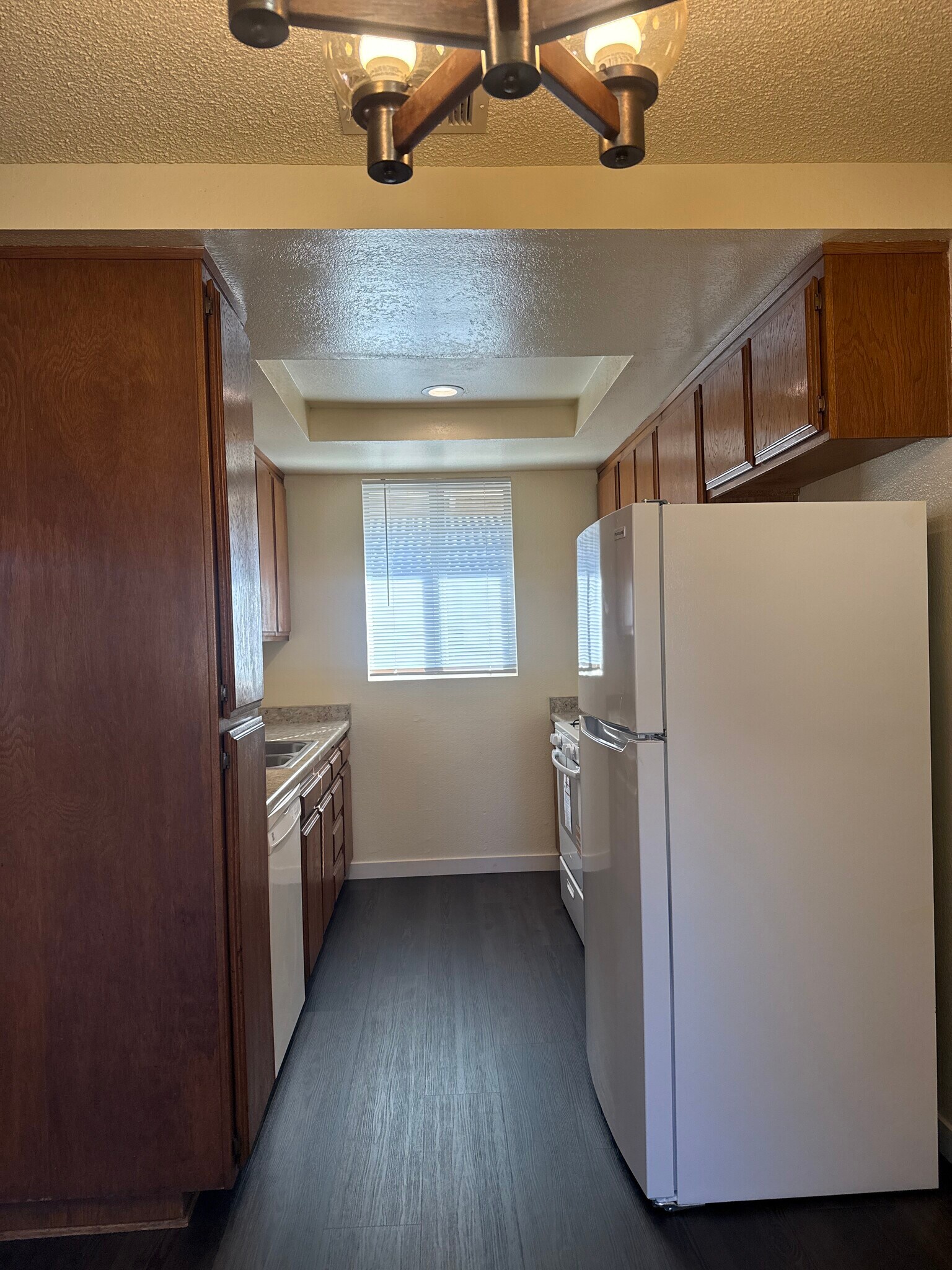 Kitchen - 725 Summerwood Ln