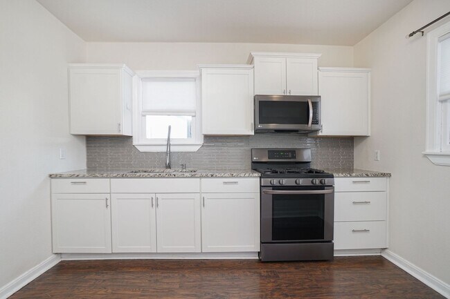 Building Photo - Charming 3-Bedroom Home for Rent in Jefferson Terrace!
