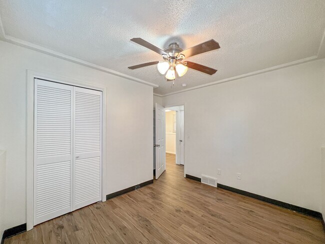 Building Photo - 102/104 Riverside