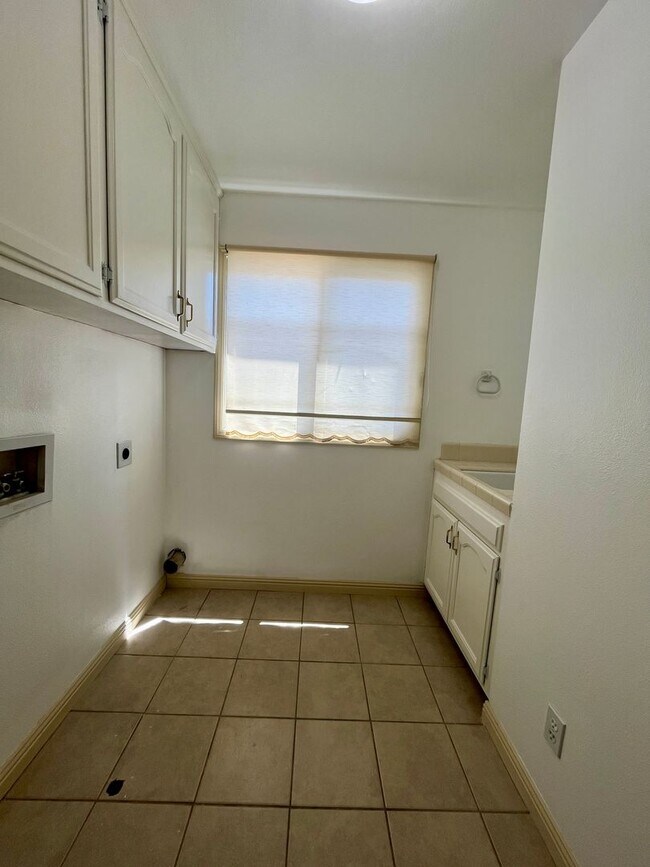 Building Photo - San Gabriel