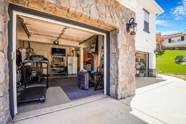 Building Photo - 15257 Saddleback Rd