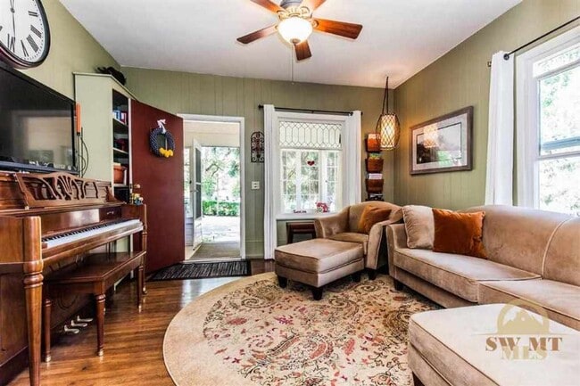 Building Photo - Charming Southside Bozeman Home