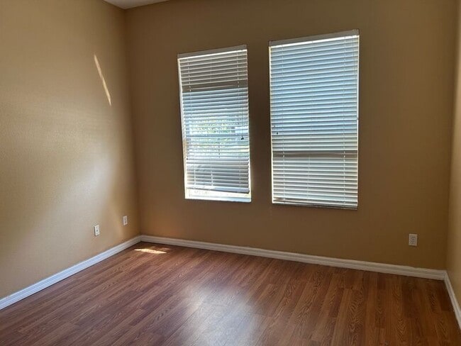 Building Photo - 854 Kazaros Cir
