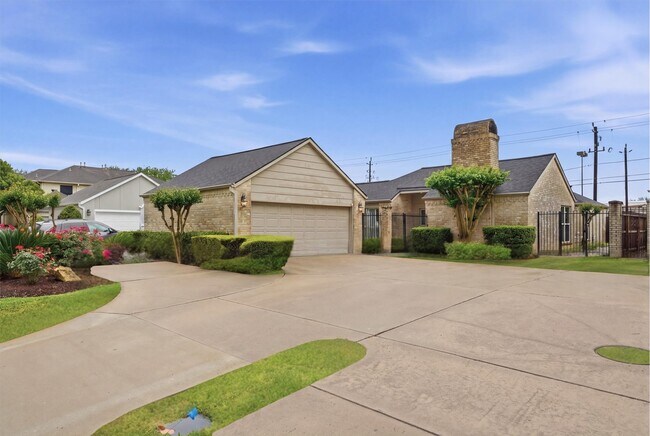 Building Photo - 2513 Country Club Blvd