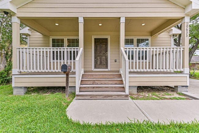 Building Photo - 10633 Flaxman St