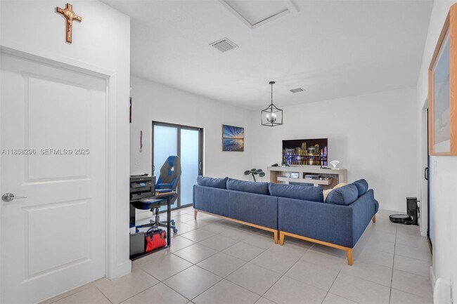 Building Photo - 4450 NW 83rd Pkwy