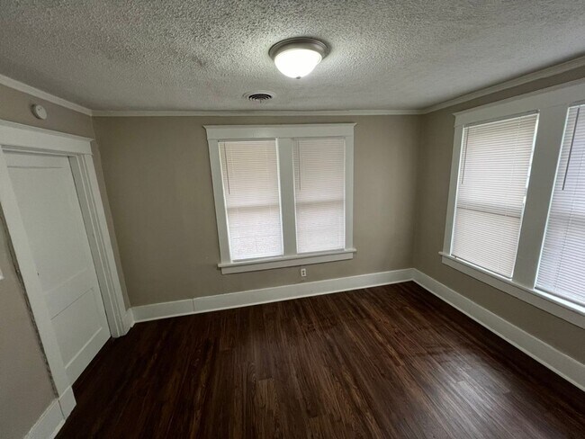 Building Photo - 554 Josephine St