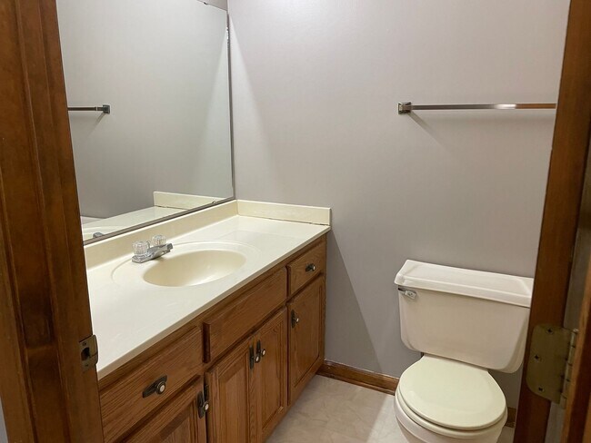 Building Photo - Three Bedroom Brick Ranch in Terrell with views of Lake Norman