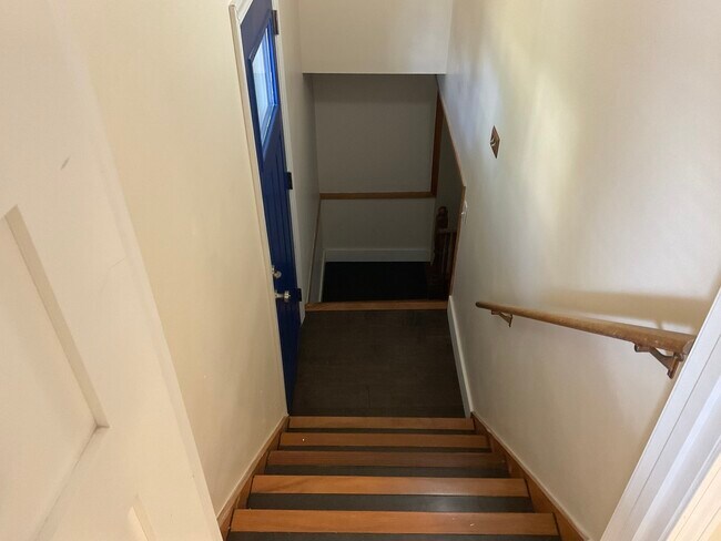 Building Photo - 566 N Howard Ave