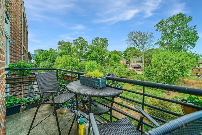 Building Photo - 640 Glen Iris Dr NE