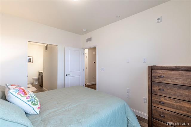 Building Photo - 9962 W Victoria Pl