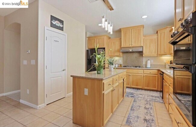 Building Photo - 16999 Sierra Gold Trail