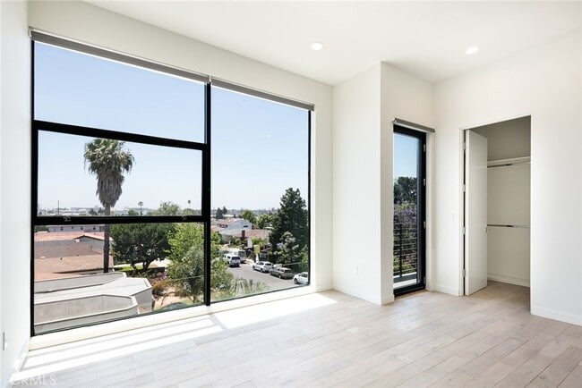 Building Photo - 1618 Amherst Ave