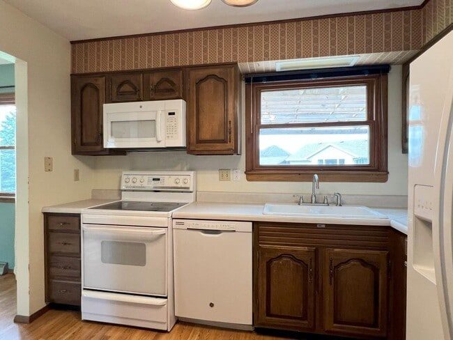 Building Photo - 1602 Meadow Ln