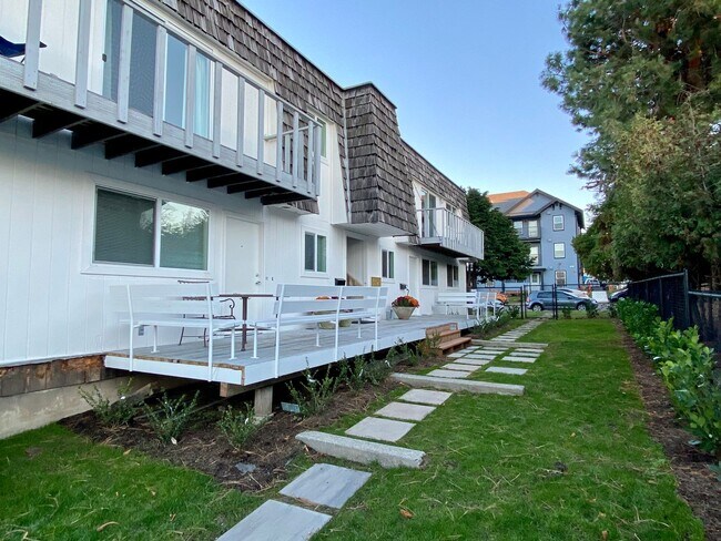 Building Photo - BF1211