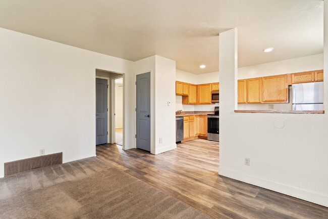 Building Photo - Spacious 3-Bedroom Duplex in Old Colorado ...