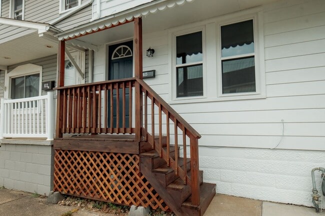 Primary Photo - 615 12th St