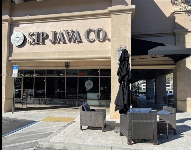 Building Photo - 601 NE 11th Ave