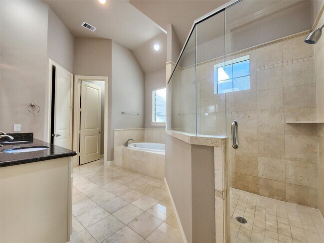 Building Photo - 3205 Center St