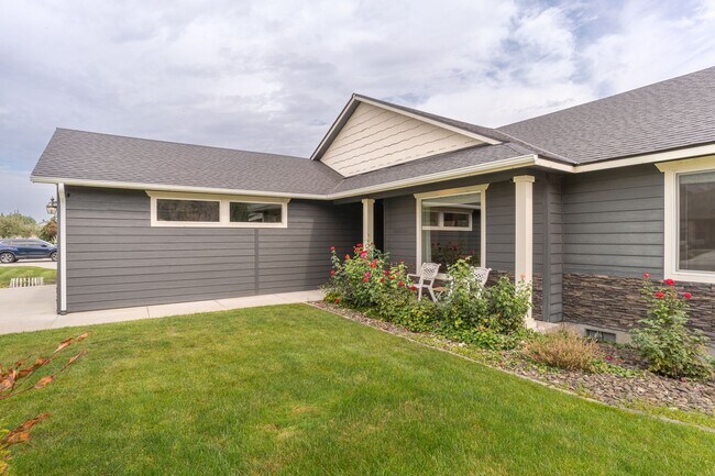 Building Photo - 3-bedroom, 2-bathroom home featuring an op...