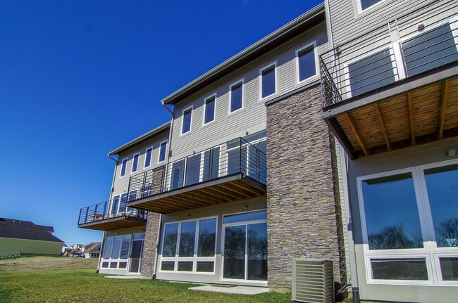 Building Photo - 43 Windward Way