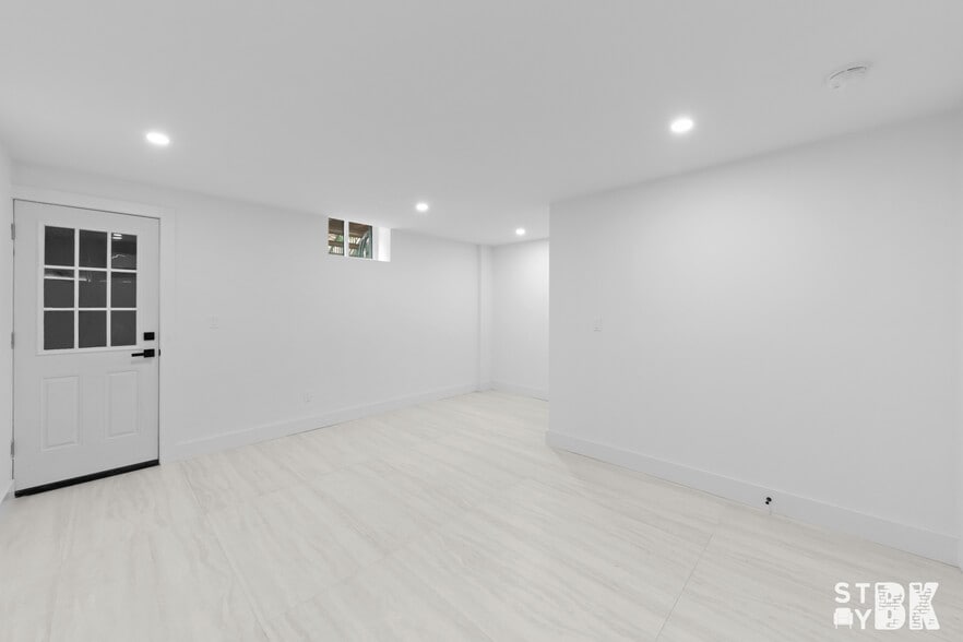 Building Photo - 275 Nassau Ave