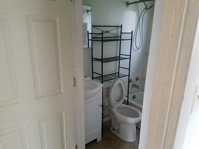 Building Photo - 1000 Vermillion St