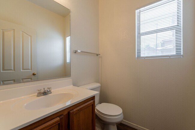 Building Photo - Great Location, 4 Bedrooms in Peoria!