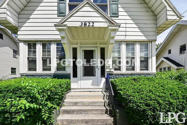 Building Photo - 3822 Lockwood Ave