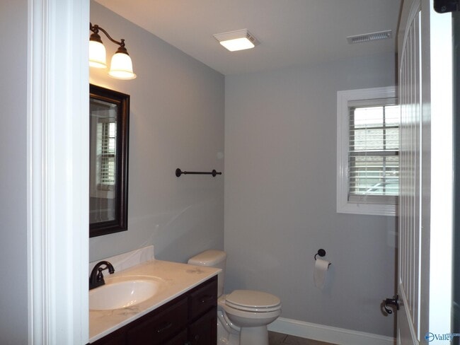 Building Photo - 13205 Hill Crest Dr