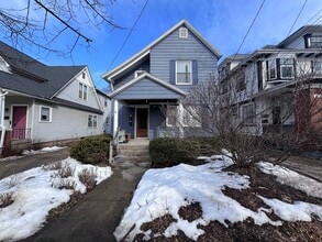 Building Photo - East Hills upper duplex!