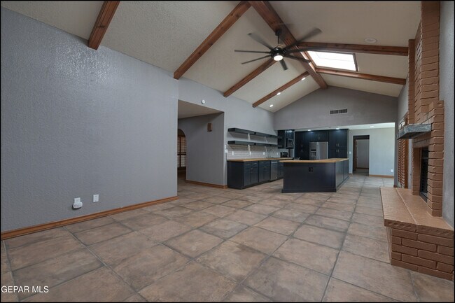 Building Photo - 6412 Via Aventura Dr