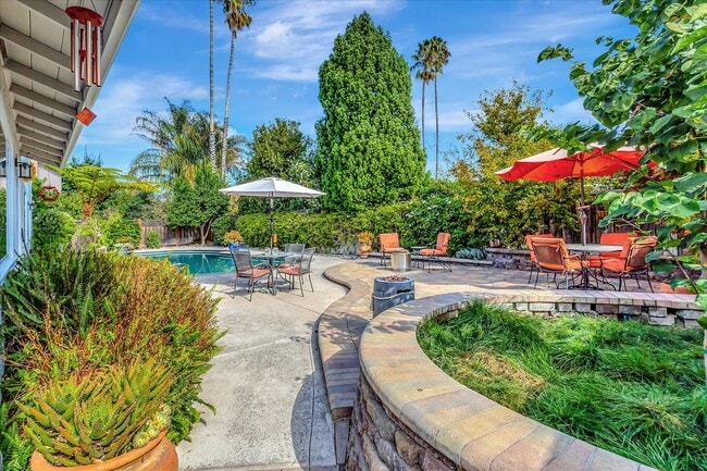 Building Photo - Executive Oasis l Huge Lot with Lush Green...