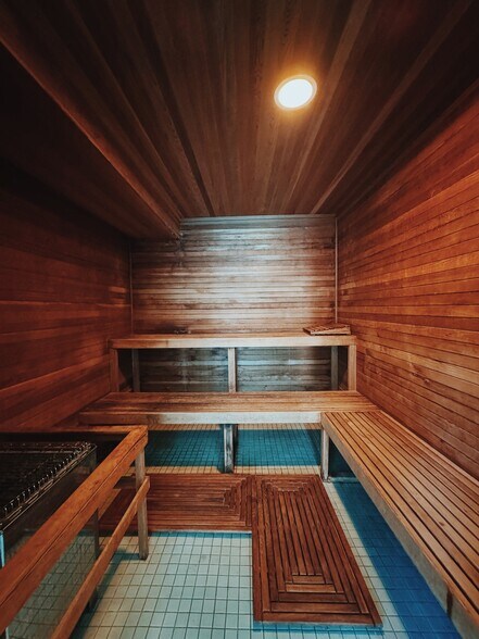 Dry Sauna - 2033 2nd Ave