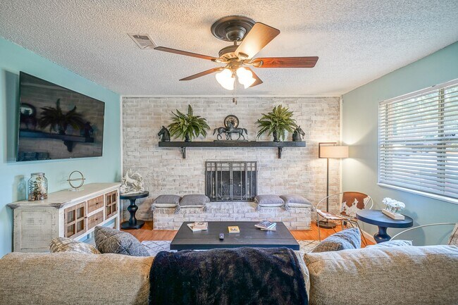 Building Photo - 125 Carl Dr