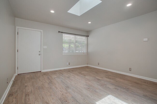 Building Photo - 2300 Trailside Dr