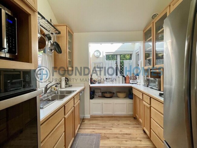 Building Photo - 45A Laurel Grove Ave